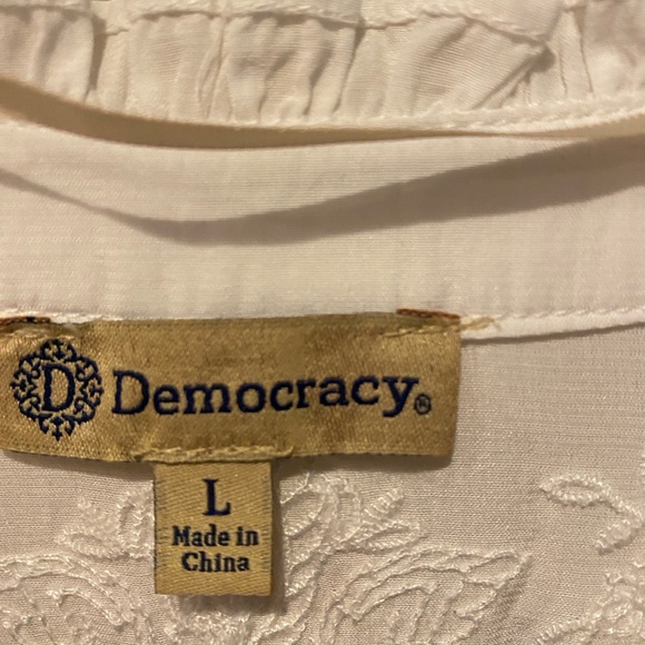 Democracy white buttoned down top - Picture 5 of 5